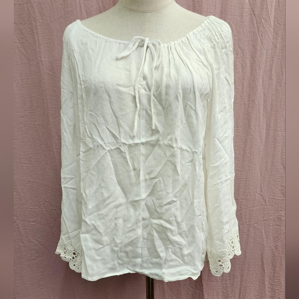 LUMIÈRE Lace Trim 3/4 Sleeve Peasant Tie Front Blouse - Off-White